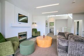 Panorama Terrace Apartments, Element Escapes