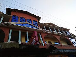 Iroomz Savitri Guest House