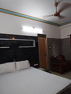 Iroomz Savitri Guest House