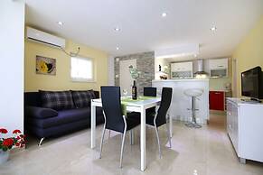 Luxury house with pool near the sea