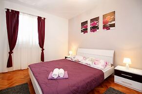 Luxury house with pool near the sea