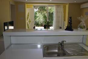 Luxury house with pool near the sea