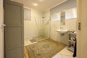 Graceland Guest House