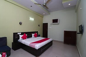 OYO 16905 The Rohtak Hyatt