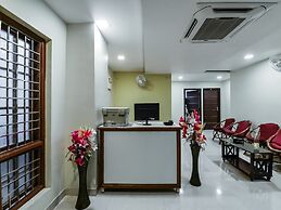 OYO 18612 Sree Sai Surya Service Apartment