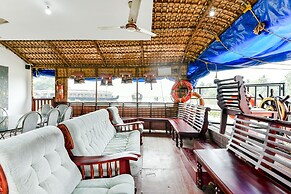 OYO 23103 Houseboat Ganga 5bhk Deluxe