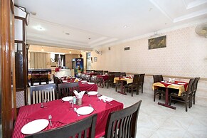 OYO 17430 Gulshah Hotel
