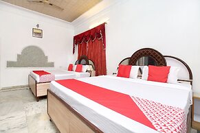 OYO 17430 Gulshah Hotel