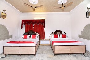 OYO 17430 Gulshah Hotel