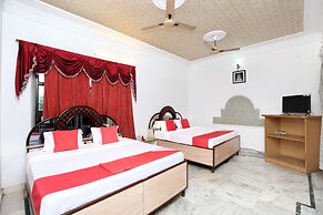 OYO 17430 Gulshah Hotel