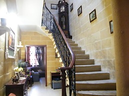 Nocturne Family House