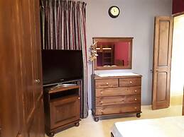 Nocturne Family House