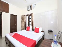 OYO 6933 Satyam Home Stay