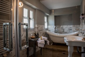 Kyria Boutique House