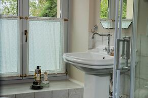 Kyria Boutique House