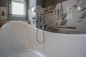 Kyria Boutique House