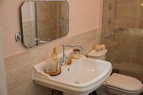 Kyria Boutique House