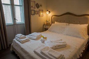 Kyria Boutique House