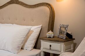 Kyria Boutique House