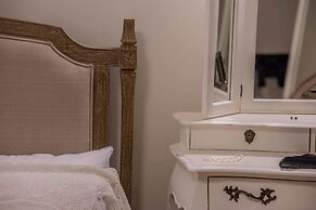 Kyria Boutique House