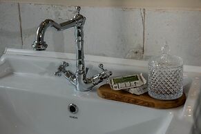 Kyria Boutique House