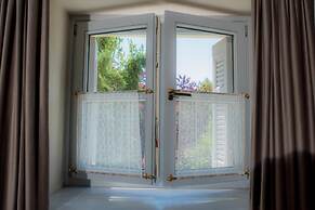 Kyria Boutique House