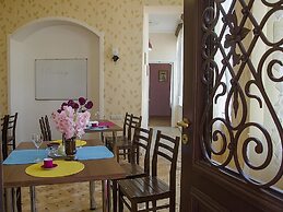 Griboedov Hostel & Suites