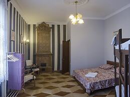 Griboedov Hostel & Suites