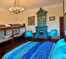 Griboedov Hostel & Suites