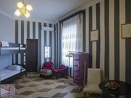 Griboedov Hostel & Suites