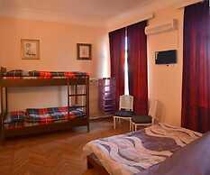 Griboedov Hostel & Suites