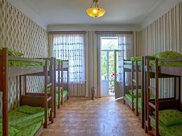 Griboedov Hostel & Suites
