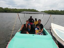 Seth Dev Lagoon Chalets Kalpitiya