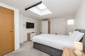 Piccadilly Lofts  by Allô Housing