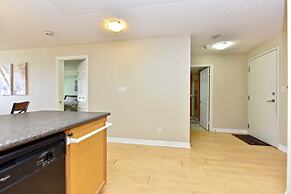 Sarkar Suites - 3888 Duke of York Blvd