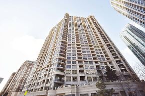 Sarkar Suites - 3888 Duke of York Blvd