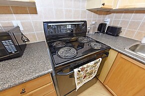 Sarkar Suites - 3888 Duke of York Blvd