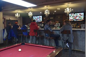 Party Hostel- Canmore Hotel Hostel