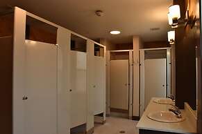 Party Hostel- Canmore Hotel Hostel