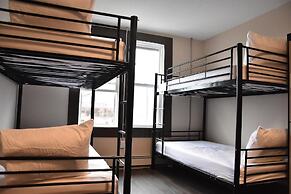 Party Hostel- Canmore Hotel Hostel