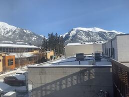 Party Hostel- Canmore Hotel Hostel