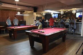 Party Hostel- Canmore Hotel Hostel