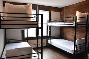 Party Hostel- Canmore Hotel Hostel