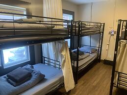 Party Hostel- Canmore Hotel Hostel