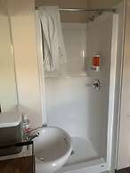 Party Hostel- Canmore Hotel Hostel