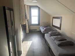 Party Hostel- Canmore Hotel Hostel