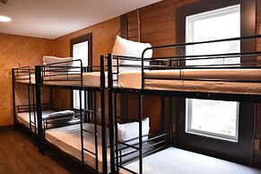 Party Hostel- Canmore Hotel Hostel