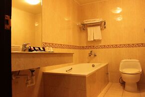 Beverly Commercial Motel