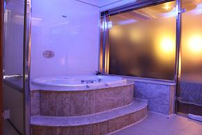 Beverly Commercial Motel