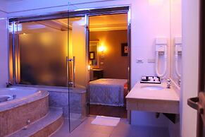 Beverly Commercial Motel